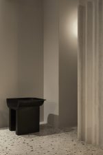 "the vathia" chair